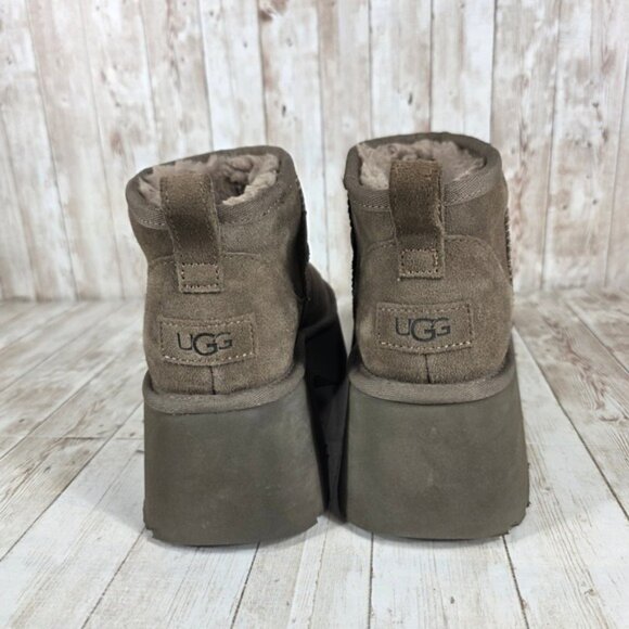 UGG‎ Classic Ultra Mini Platform Boots Taupe Suede Shearling Lined Women Size 9 - Picture 3 of 8